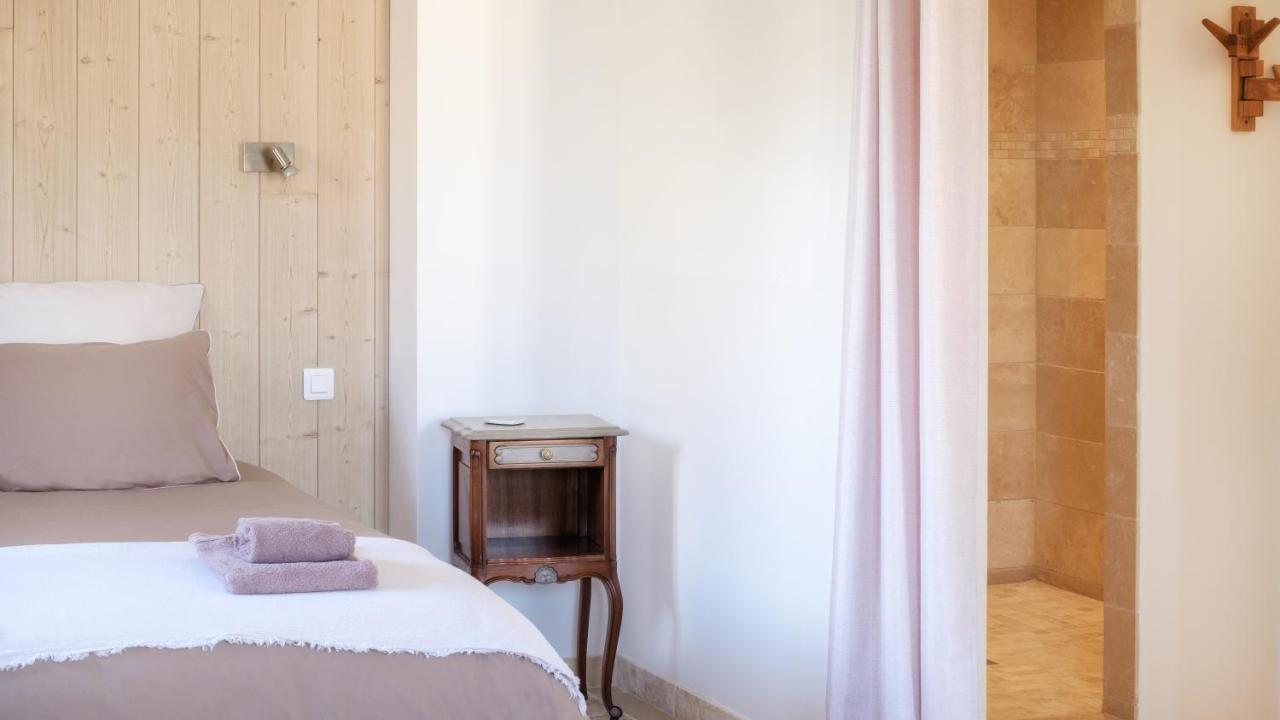 L'Ostal - Bed & Breakfast - Chambres Et Suites De 25 A 40M2 - Spa Saint-Hilaire-d'Ozilhan Екстер'єр фото