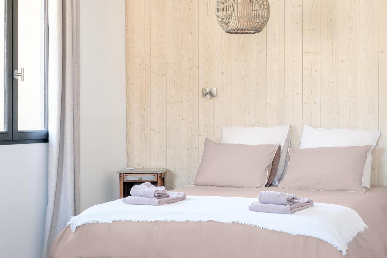 L'Ostal - Bed & Breakfast - Chambres Et Suites De 25 A 40M2 - Spa Saint-Hilaire-d'Ozilhan Екстер'єр фото