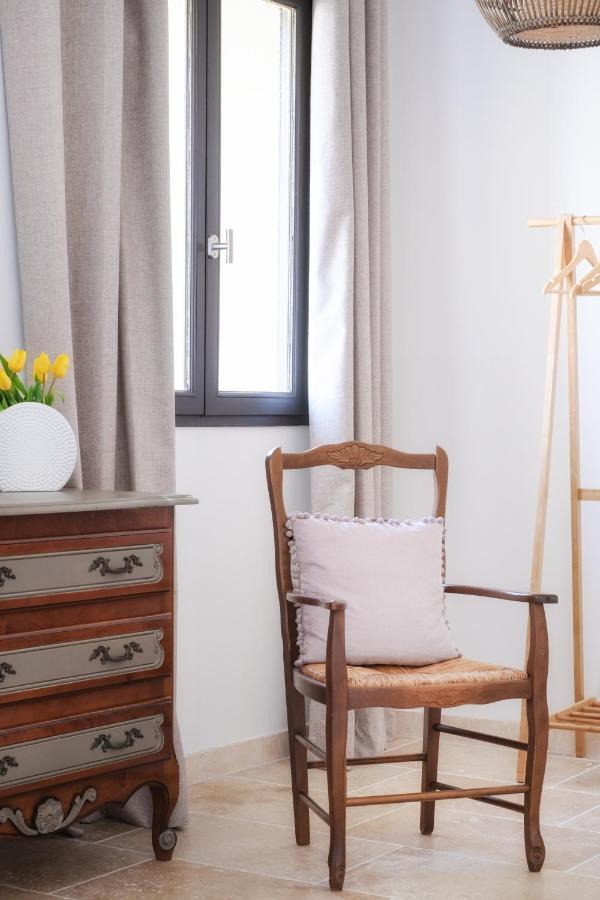L'Ostal - Bed & Breakfast - Chambres Et Suites De 25 A 40M2 - Spa Saint-Hilaire-d'Ozilhan Екстер'єр фото