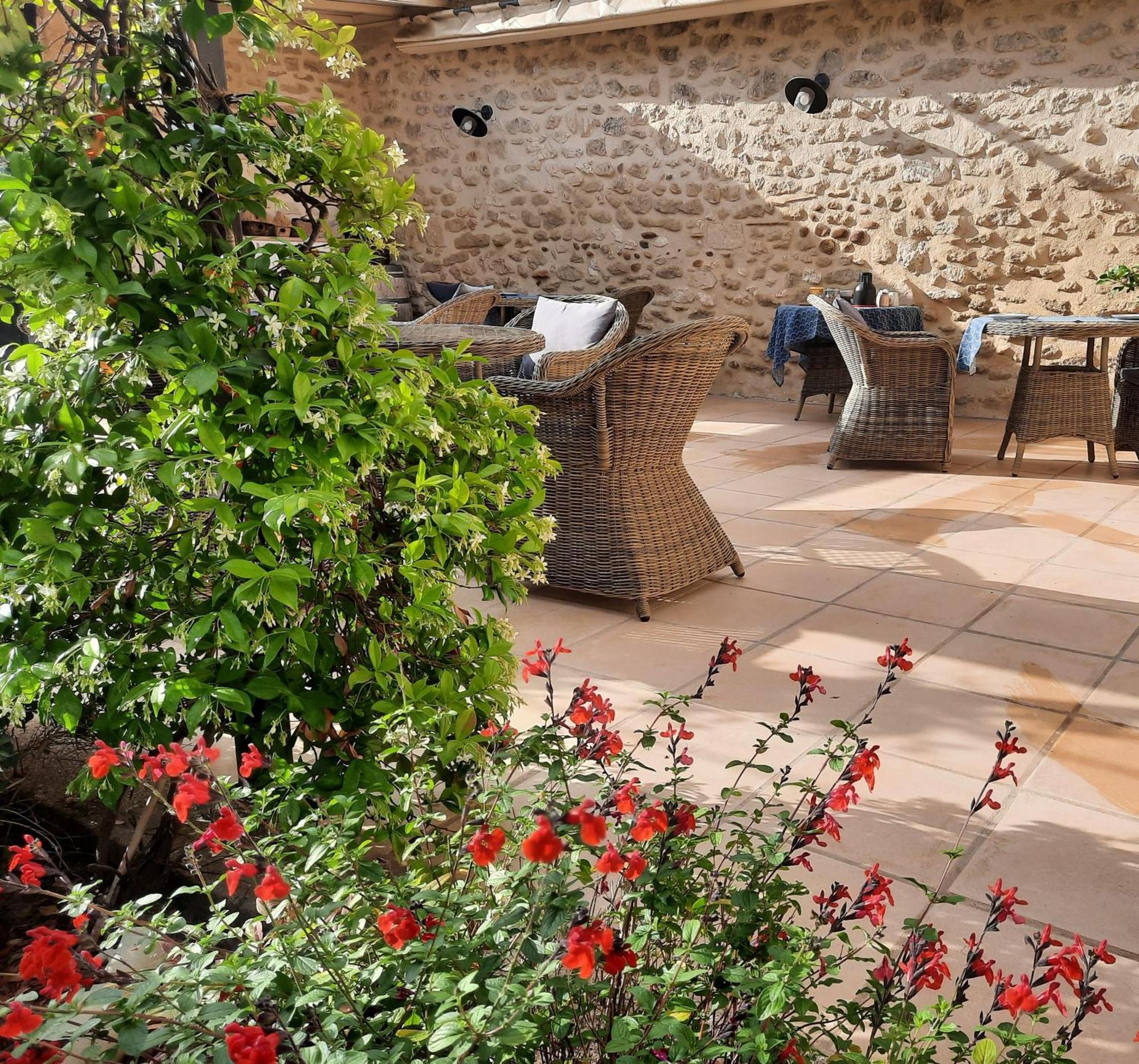 L'Ostal - Bed & Breakfast - Chambres Et Suites De 25 A 40M2 - Spa Saint-Hilaire-d'Ozilhan Екстер'єр фото